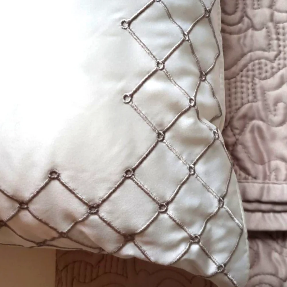 Medallion 4-Piece Reversible Twin Quilt Bedding Set in Stone NWT